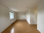 Zimmer - Reserviert Helles 1-Zi.-Appartement inkl. EBK in ruhiger Lage v. Dörfles-Esbach