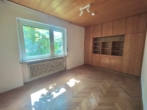 Zimmer Erdgeschoss - Reserviert: Ihr Zuhause für die große Familie? Wecken Sie dieses Haus aus seinem Dornröschenschlaf…